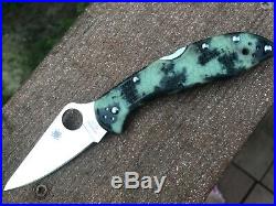 Spyderco Delica 4 ZOME Glow in the Dark FRN Pocket Knife Limited VG-10 Blade